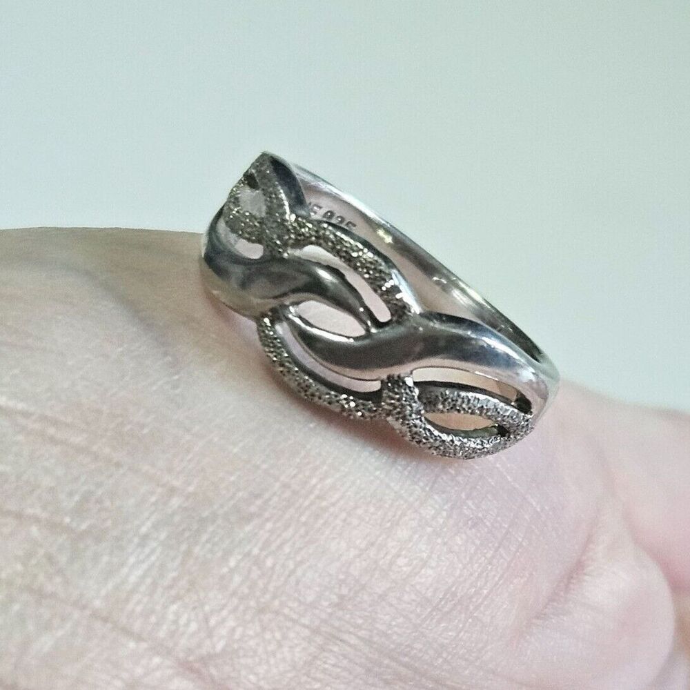 Sterling silver wavy looking ring size 6.75 textured